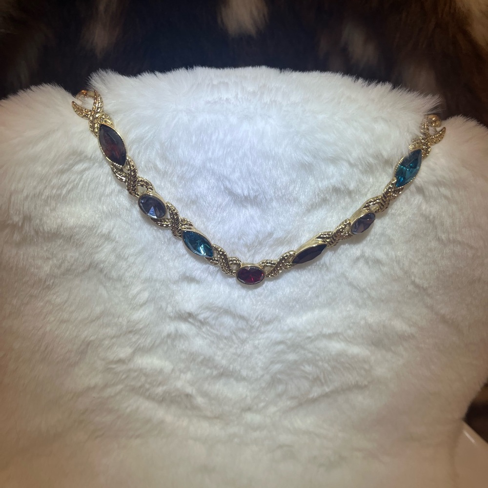 Gold tone and multicolor rhinestone leaf design necklace - Picture 5 of 12